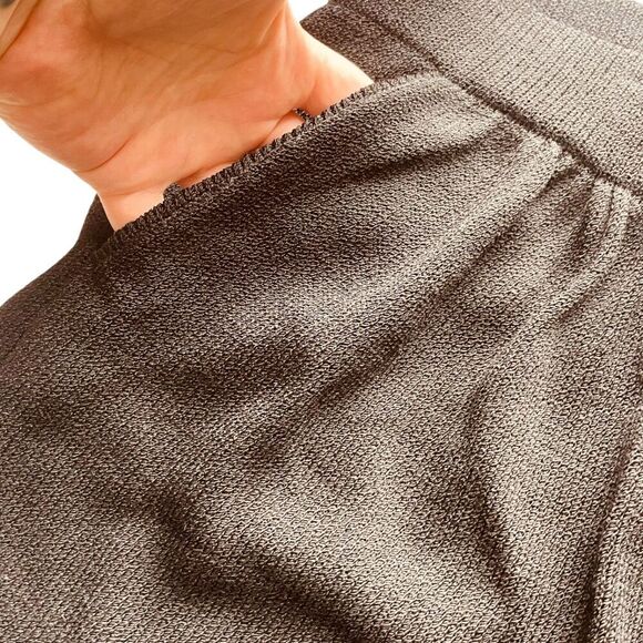 St. John Collection Separates Knit High Rise Shorts - Picture 5 of 8